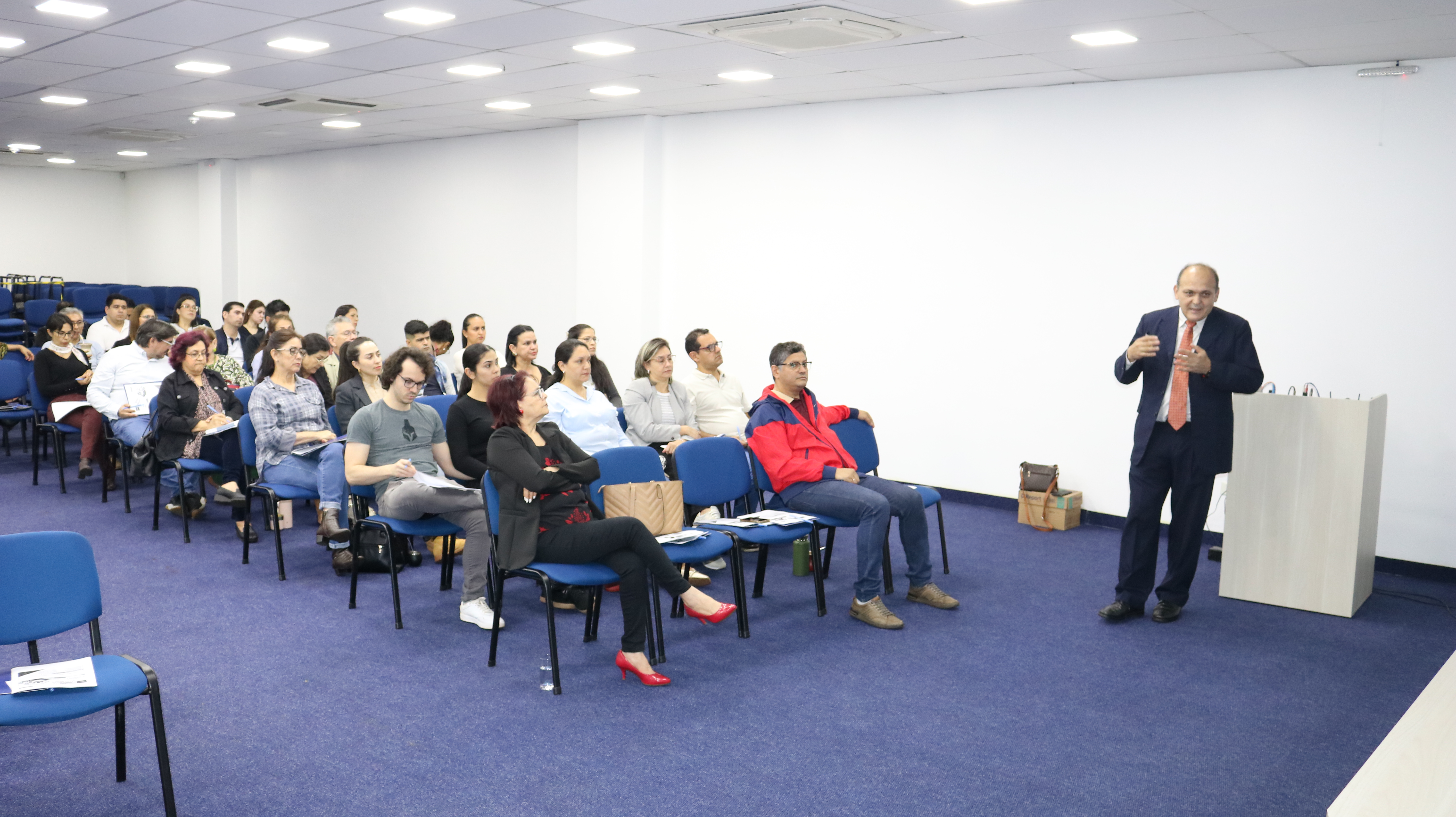 Charla CDE - Empresas Familiares