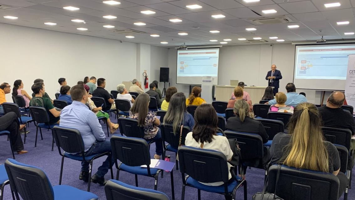 Charla Gestión Estratégica de Empresas Familiares - Coomecipar CDE