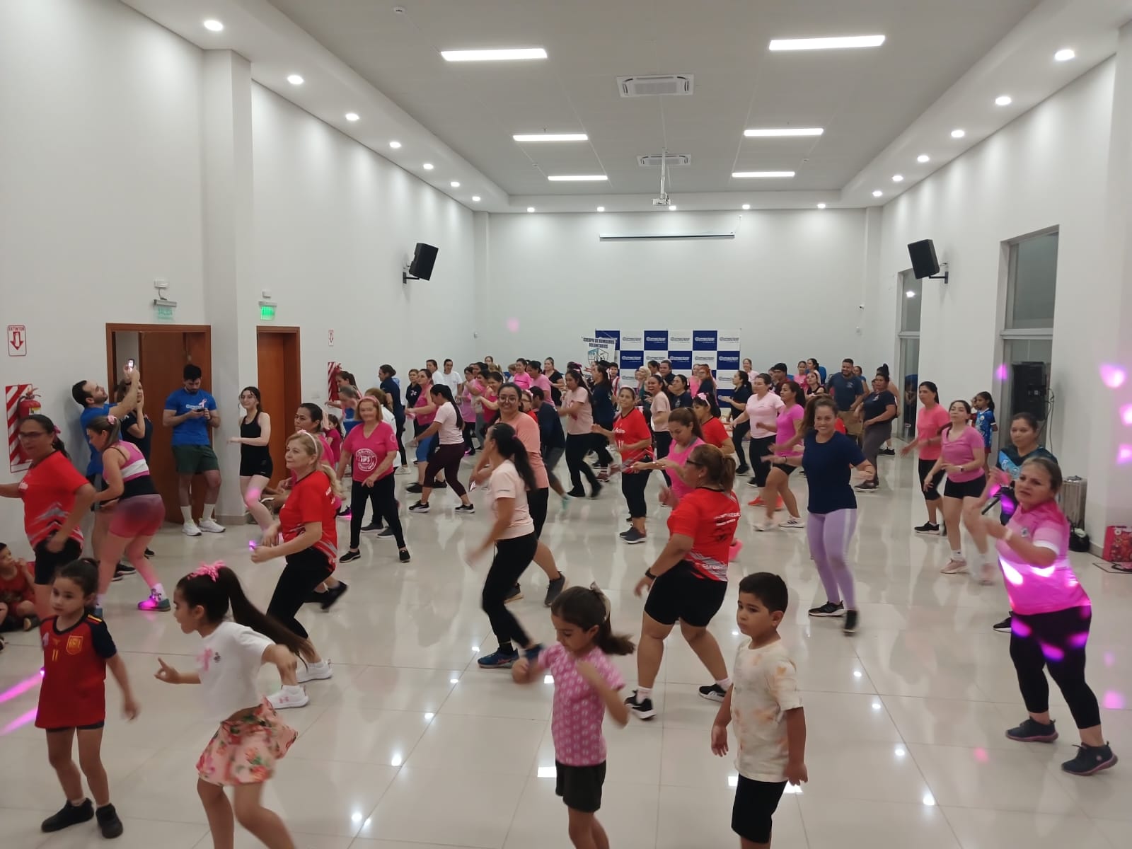 Zumba por Octubre Rosa en Coomecipar Concepción